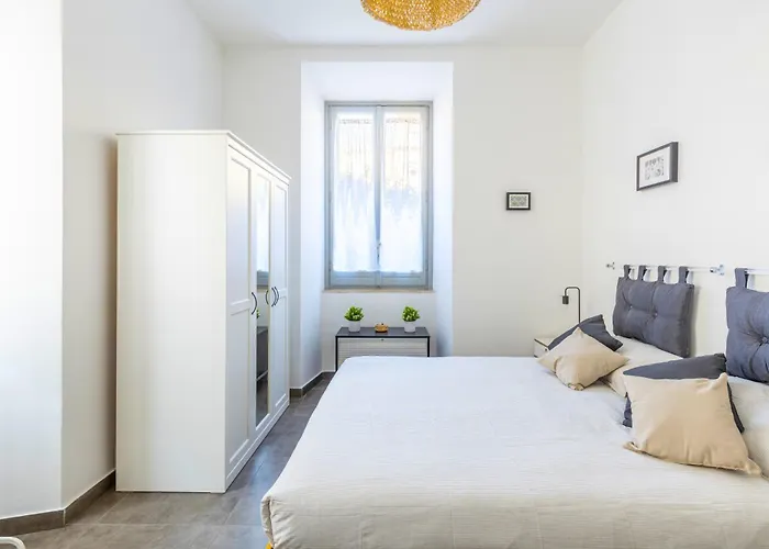 Hostly - Nicole Apartment Volturno- Full Rome Center